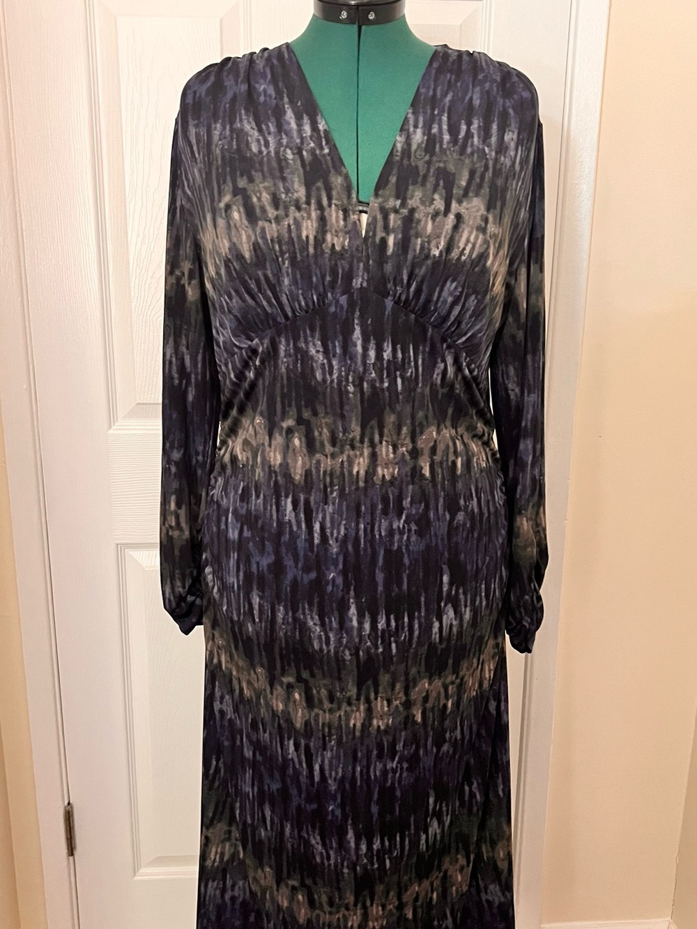 Emma & Michele Long-Sleeve V-Neck Maxi Dress in Black and Navy